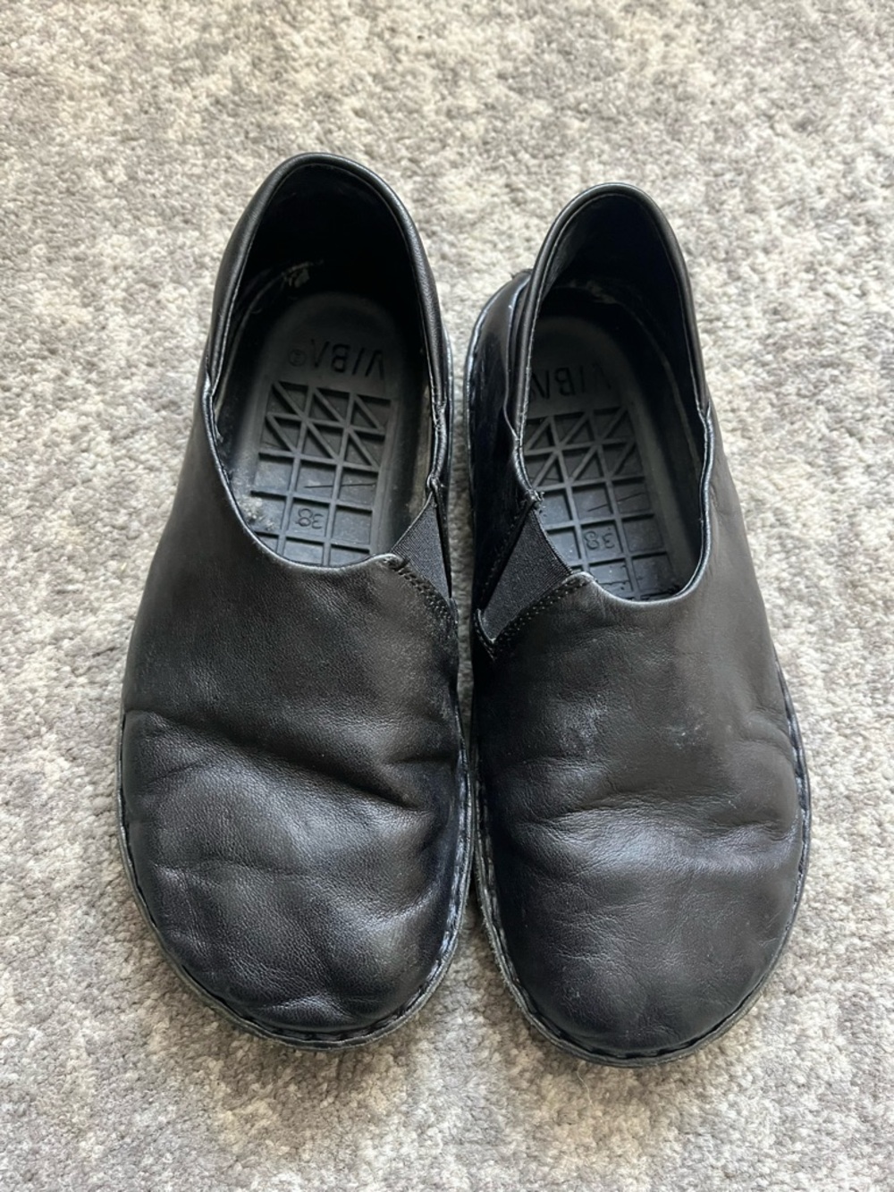 Vibae black leather zuma shoes 8 38 no insoles